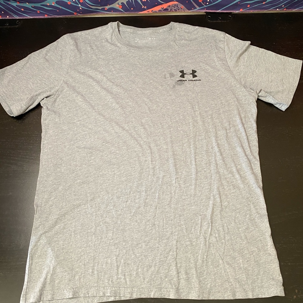 Under Armour Light Gray Short Sleeve Crew Neck Tee